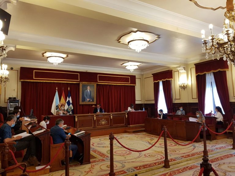 El pleno de Ferrol rechaza la retirada del busto de Juan Carlos I de la fachada del Ayuntamiento
