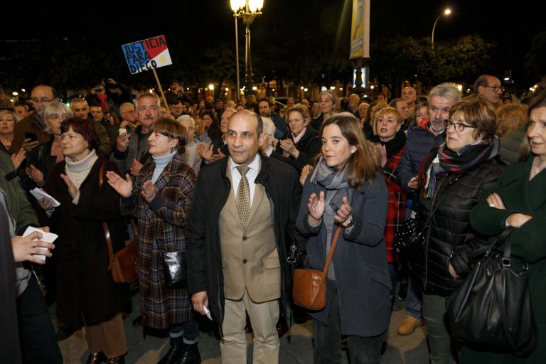 La alcaldesa de A Coruña exigirá a los organismos internacionales el esclarecimiento del asesinato de Diego Bello