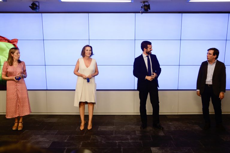 Feijóo y Ayuso avalan los cambios de portavoces en la Junta Directiva del PP y llaman a hacer «equipo»