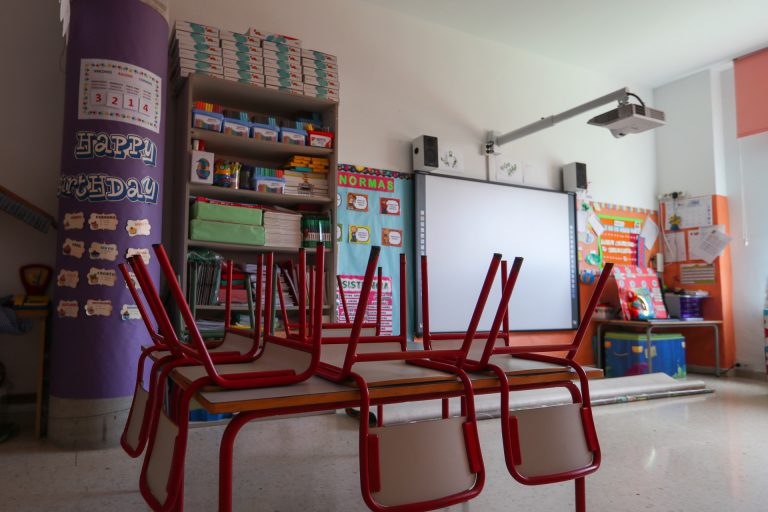Un positivo obliga a confinar un aula de infantil en el Santa María del Mar de A Coruña