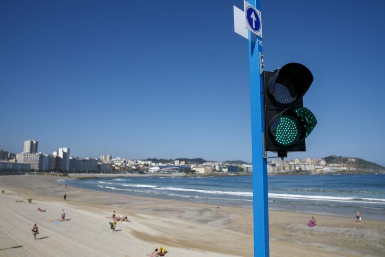 Los socorristas de A Coruña retoman el viernes la huelga indefinida  por impago de las horas extra