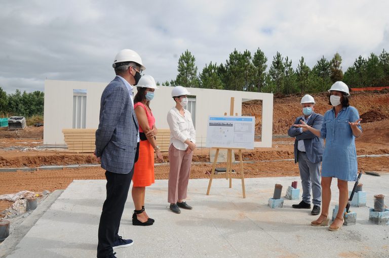 La Xunta destaca que las viviendas modulares de Cenlle (Ourense) serán el inicio de un nuevo barrio para seis familias