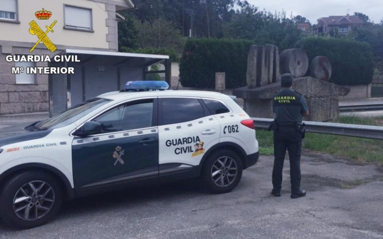 Un menor detenido y otros dos jóvenes investigados por un robo con violencia en un estanco de Mos (Pontevedra)