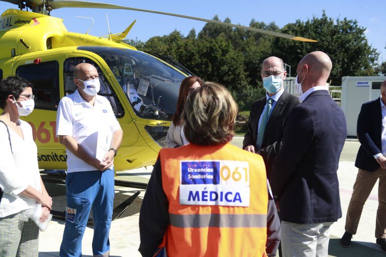 Movilizado un helicóptero medicalizado tras caerse un trabajador de una escalera en Carnota