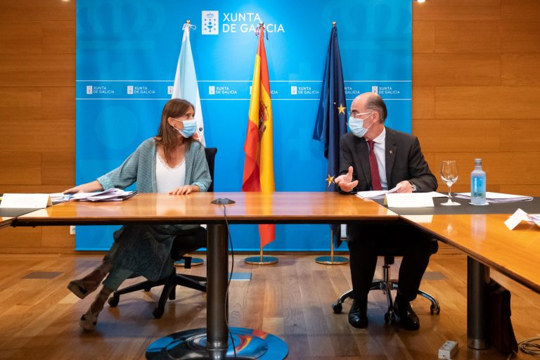 La Xunta advierte de que el reparto del ‘fondo COVID’ es «insuficiente» para cumplir las medidas del acuerdo del curso
