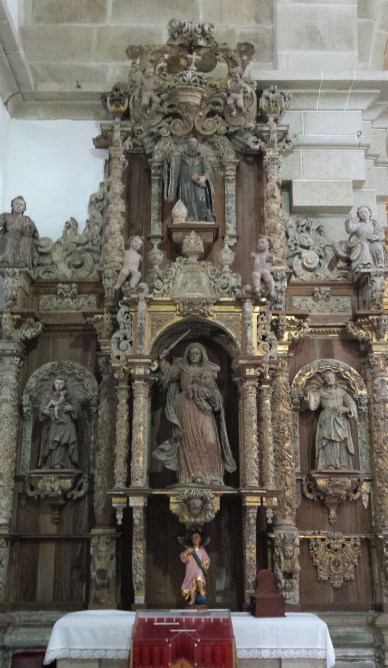 La Xunta adjudica por 22.460 euros la restauración del retablo lateral de la Iglesia de San Xiao de Laíño, en Dodro