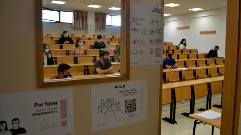 La Xunta prevé alcanzar un récord en la tasa de matriculación de las universidades gallegas pese a la pandemia