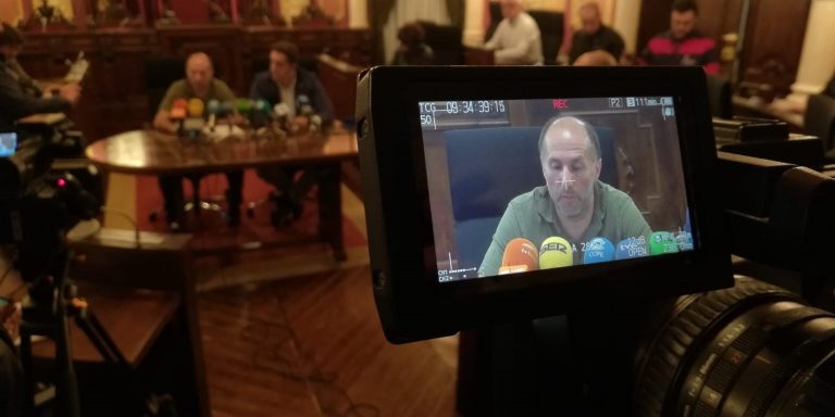 El alcalde de Ourense retira las competencias a dos concejales críticos por «pérdida de confianza» e «indisciplina»