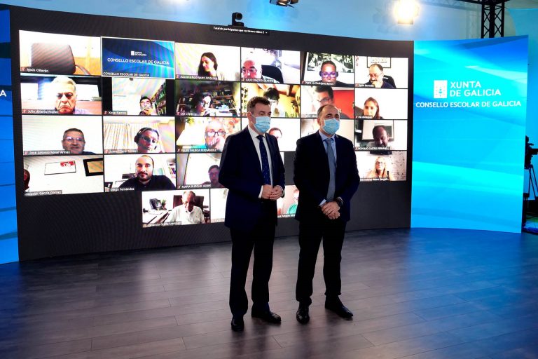 La Xunta propone mamparas y semipresencialidad para sortear el metro y medio de separación en bachillerato y FP superior