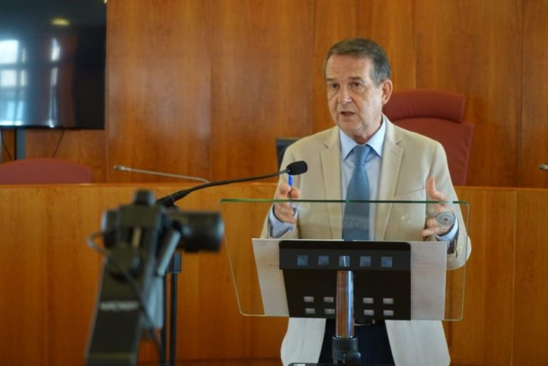 Abel Caballero no se siente cuestionado y recuerda que «ganó» la votación de los remanentes municipales en la FEMP