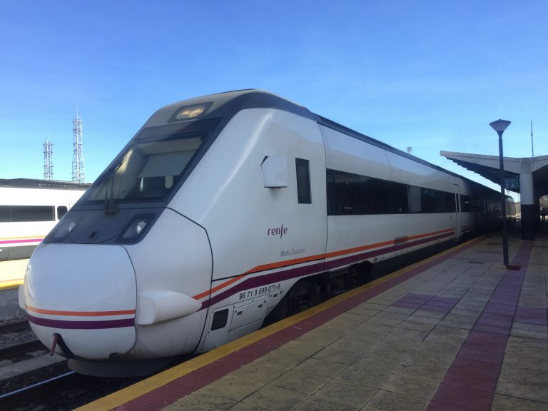 La CGT denuncia que la «falta de trenes» impide viajar a usuarios gallegos