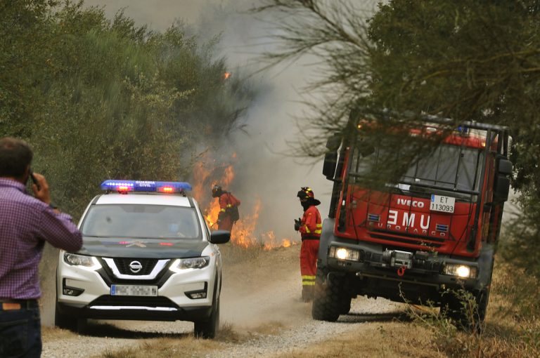 Ourense registra unas 8.000 hectáreas quemadas, con alerta en Vilariño de Conso por llamas cerca de casas