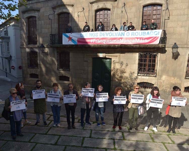 Nueve activistas serán juzgados el 14 de octubre por la denuncia de los Franco tras una protesta en la Casa Cornide