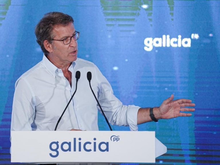 Feijóo apela a «cambiar con Galicia» y defiende los relevos en su Gobierno: «La Xunta se renueva y se rearma»