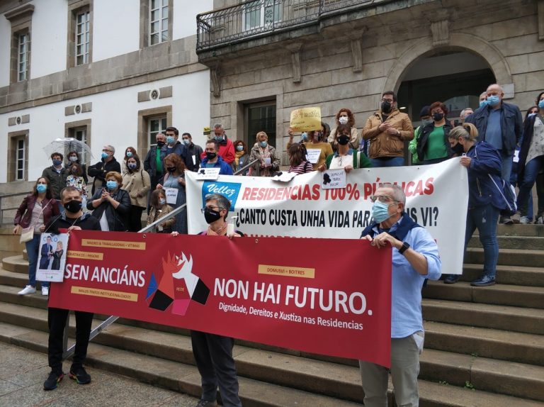 Una movilización en Vigo recuerda a las víctimas de la «criminal gestión» de las residencias de Galicia