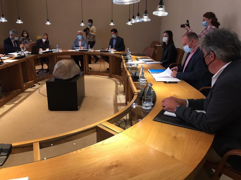 La Xunta asegura que «más de 50 personas» se dedican en exclusiva a la evaluación de la eficacia de políticas públicas
