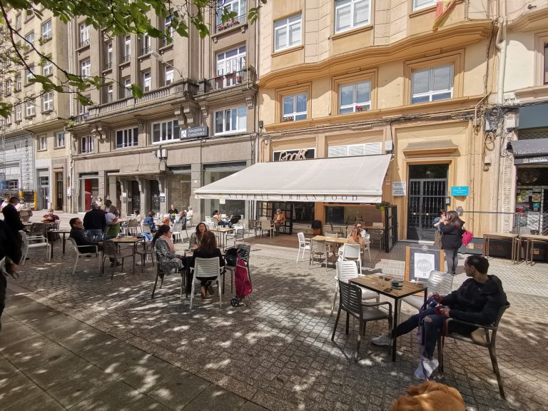 A Coruña permitirá temporalmente el cambio de licencia de pubs para que operen como cafeterías