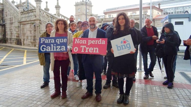 El BNG pide «restituir de forma inmediata» la línea de Avant entre Ourense y A Coruña con parada en Santiago suprimida