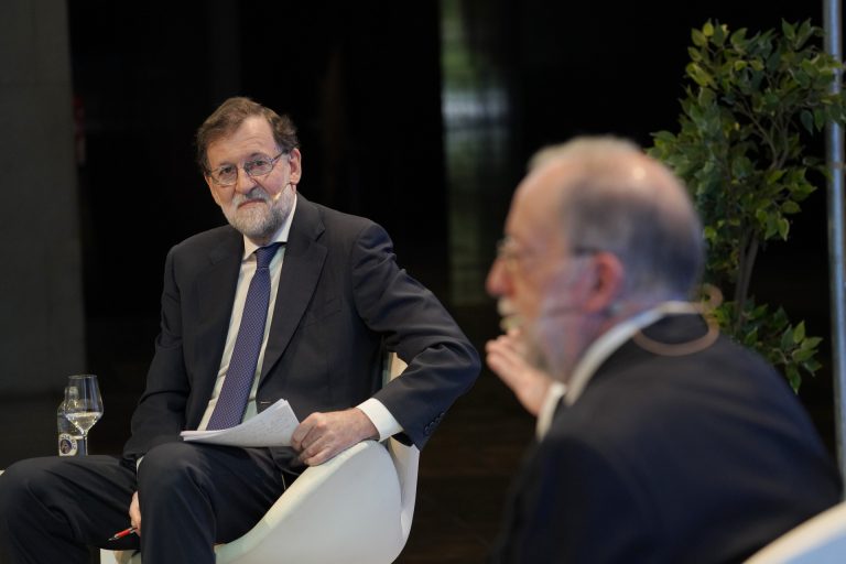 Rajoy tacha de «letal» que se cuestione al jefe del Estado y la Constitución en plena crisis por la pandemia