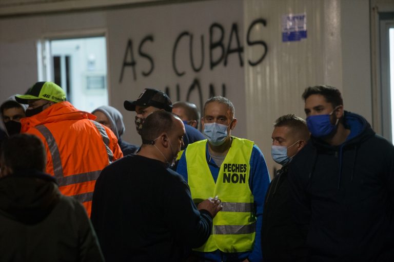 Rueda insiste en que los trabajadores de Alcoa «impugnen» el ERE y pidan «medidas cautelares paras que no paren las cubas»