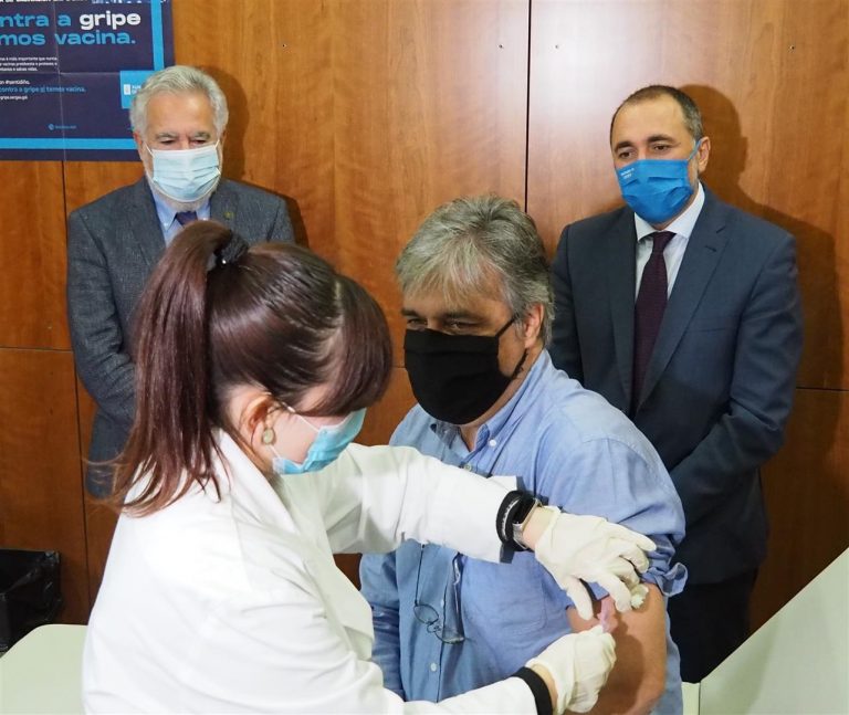 Los grupos políticos en O Hórreo se suman a la campaña de la gripe: «Si hay vacuna, aprovechémosla»