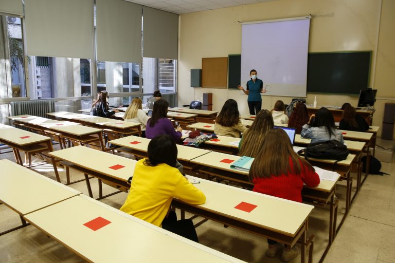 CVirus.- Las universidades defienden que la incidencia es «mínima» y la USC censura que se ponga el foco en el alumnado