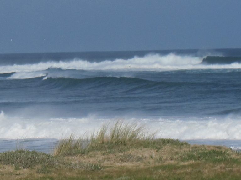 La Costa da Morte y todo el litoral de Pontevedra estarán este lunes en aviso naranja por vientos de fuerza 8
