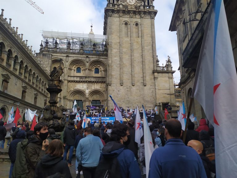 Cientos de personas muestran su apoyo a los acusados en la ‘Operación Jaro’: «No son terroristas, son independentistas»