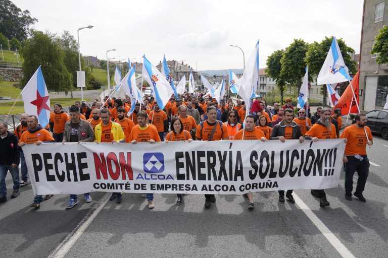 Presentan una querella crminal contra Alcoa, Parter y Grupo Riesgo por «fraude» en la venta de la planta de A Coruña