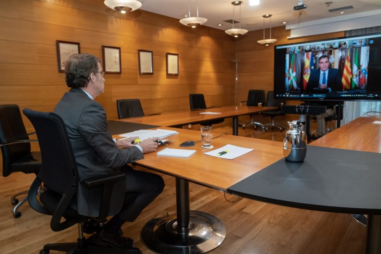 Xunta reunirá el comité clínico para decidir sobre el toque de queda y Feijóo sugiere que no cerrará Galicia