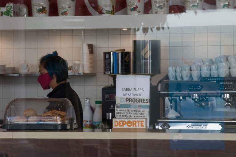 Cvirus.- Cierra la hostelería en 60 ayuntamientos gallegos, y las reuniones se elevan a 6 personas en 253 localidades