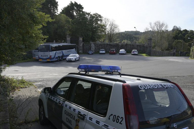 La Guardia Civil custodia el Pazo de Meirás para impedir que los Franco trasladen los bienes