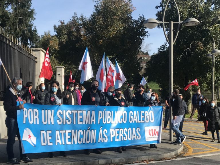 Concentraciones en las ciudades impulsan una iniciativa popular que pide un sistema público de atención a las personas