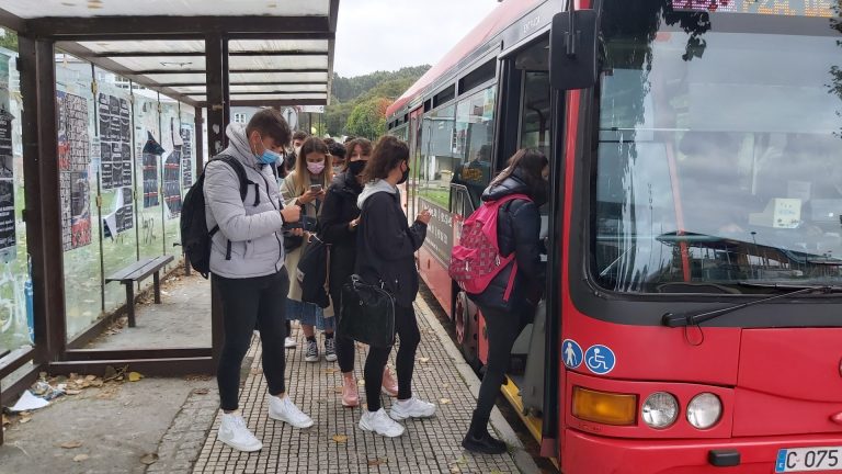Los usuarios de autobús urbano bajan un 36,8% en septiembre en Galicia y acumulan un descenso del 42,1% este año
