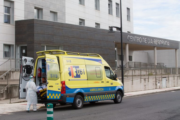Ambulancias Do Atlántico defiende su protocolo antiCOVID y niega poner  «en riesgo» la salud de pacientes o trabajadores
