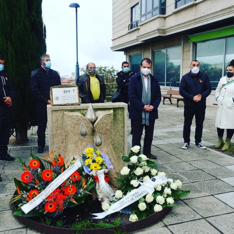 Ofrendas florales de Stop Accidentes en Vigo y Cangas en recuerdo de las víctimas de la «pandemia del tráfico»