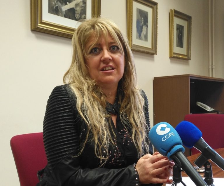 Condenan a la exdiputada del PSOE Beatriz Sestayo por injurias a un juez al que tildó de machista en Facebook