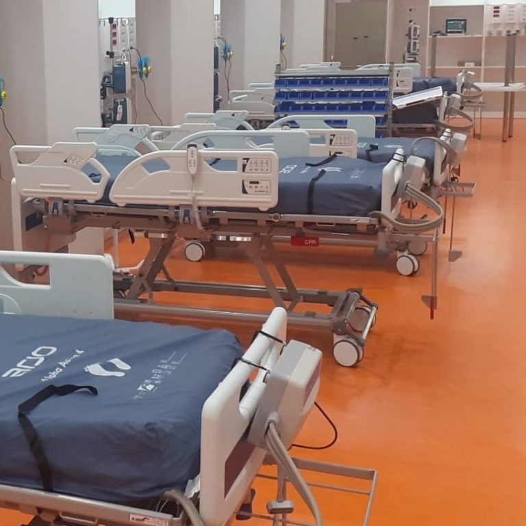 La presión hospitalaria en Galicia se relaja con una nueva bajada en los ingresados en planta y en UCI