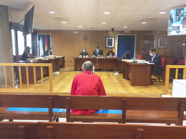 Acepta 4 años de prisión un acusado de agredir sexualmente a otro varón en el baño de una estación de Vigo