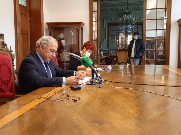 El presidente de la Diputación de Lugo acusa al conselleiro de Sanidade de «manipular» los datos de la covid