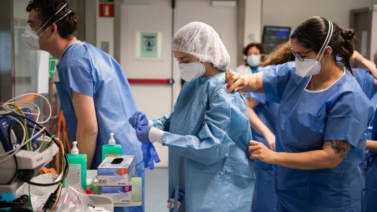 Galicia encadena cuatro días de bajada en los hospitalizados con covid, con 97 pacientes en UCI