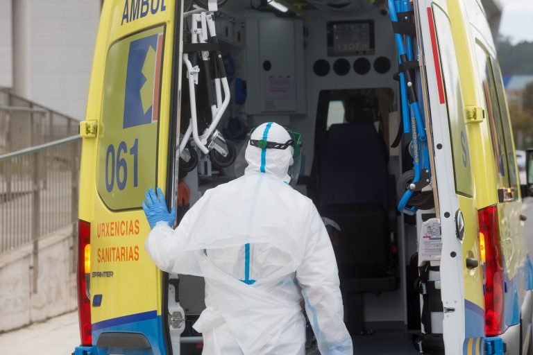 Denuncian la «deficiente» desinfección de ambulancias en el sur de Pontevedra, pese a confirmarse casos de COVID