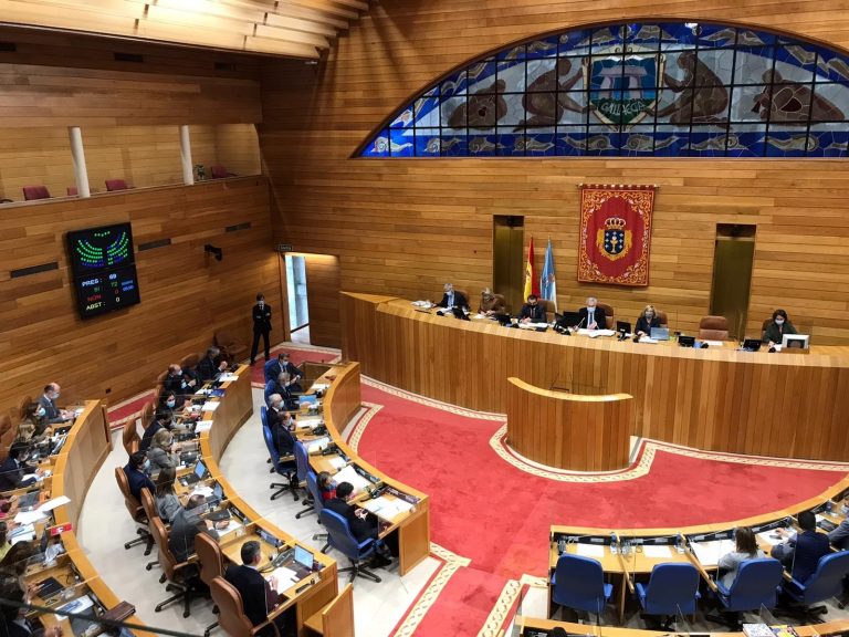 La Xunta mantiene paralizada la comisión de investigación de las cajas un mes después de aprobarse