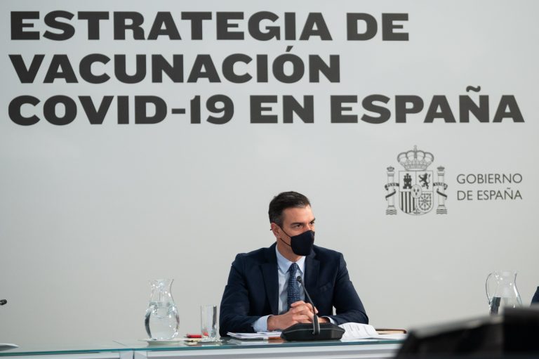 Los usuarios y trabajadores de residencias serán los primeros en vacunarse contra la covid-19, a partir de enero