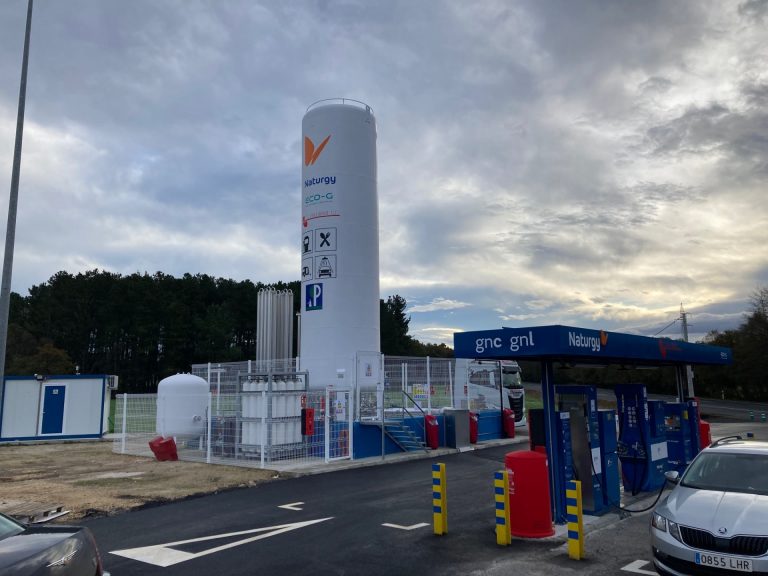 Naturgy inaugura en Vilalba la primera gasinera pública de gas natural licuado y comprimido de Galicia