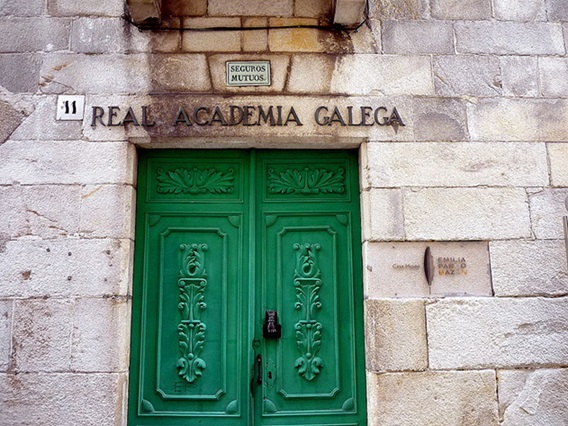 Euskaltzaindia, el IEC y la Real Academia Galega reivindican el plurilingüismo como riqueza
