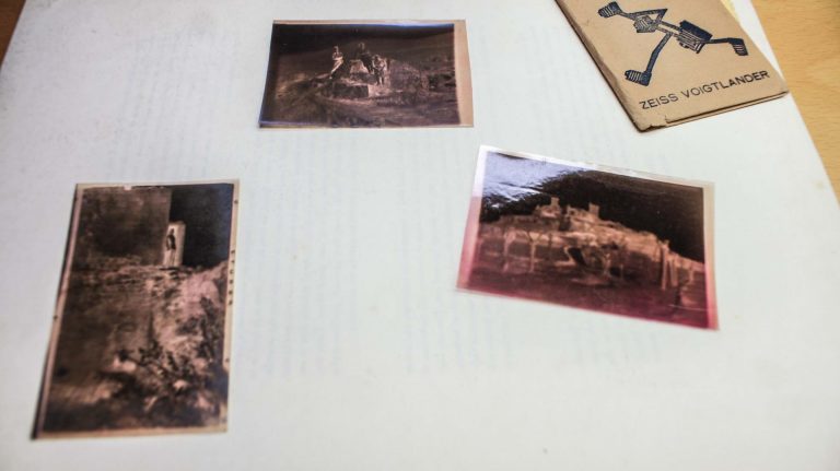 La Biblioteca de Verín recibe una donación anónima con casi 600 negativos fotográficos de los año 30 y 40