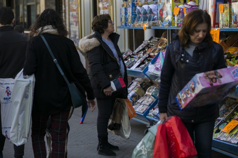 Desciende un 17% el gasto medio previsto por los gallegos en Navidad, según el Observatorio Cetelem