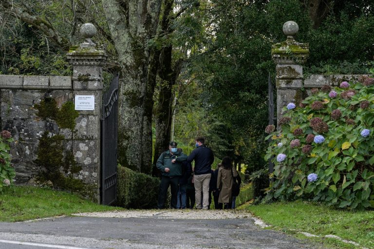 Los Franco entregan al juzgado las llaves del pazo de Meirás