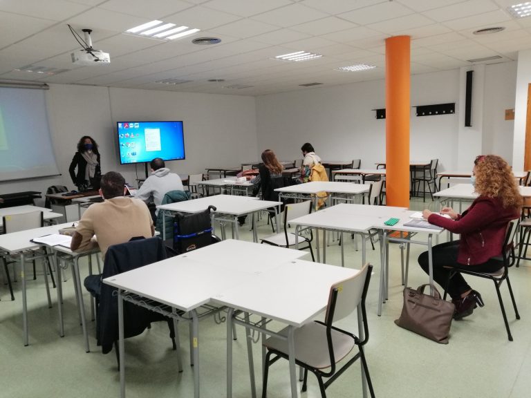 La pandemia mantiene cerradas tres escuelas infantiles y cuarenta aulas en los centros gallegos